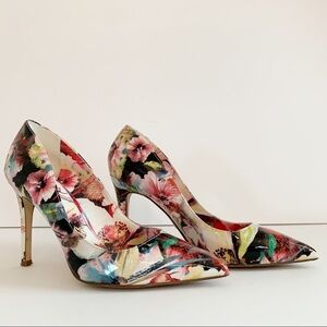 Truth or Dare by Madonna LELE Floral Patent Pointed Toe Pumps Size 7.5